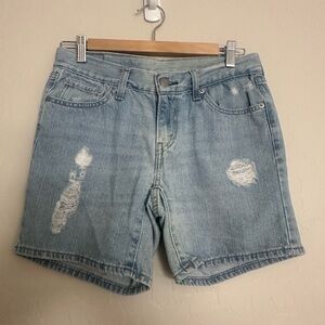 Levi’s Light wash Denim Jean Shorts Relaxed size 26  Distressed